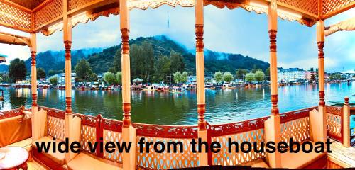 Royal Sovereign Group of Houseboats - image 4
