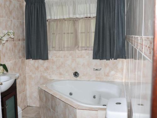 Łazienka, 12 On York Guesthouse in Bloemfontein