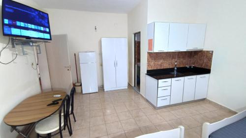 ℰ`ℋ Hotel - Velipoje rruga nr 7 in Велипоя