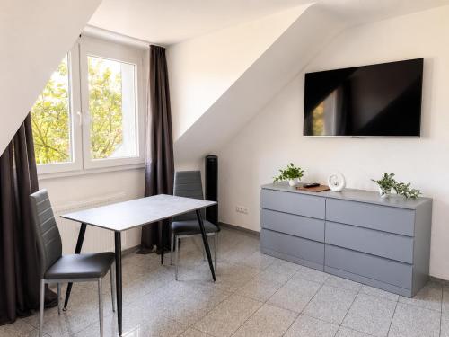 Lipp Apartments - image 7
