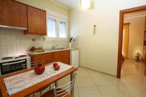 Konyha, Porto Limnia in Plaka