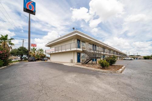 Motel 6-San Antonio TX - Fort Sam Houston - image 3