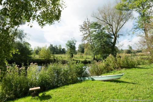 La Bulle au bord de l'eau in Epaņa-Epaņeta