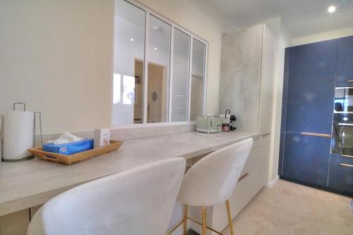 Villa contemporaine avec piscine privee in Laval