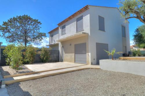 Villa contemporaine avec piscine privee in Laval