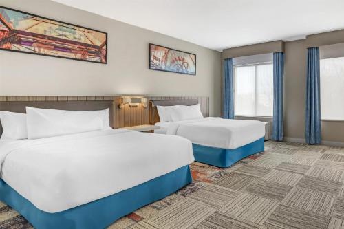 2 queen beds