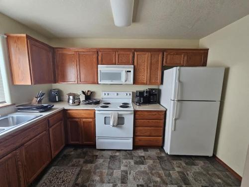 Spacious Family Home w Garage Gladys Retreat in Hermiston