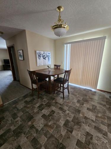 Spacious Family Home w Garage Gladys Retreat in Hermiston