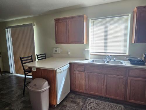 Spacious Family Home w Garage Gladys Retreat in Hermiston