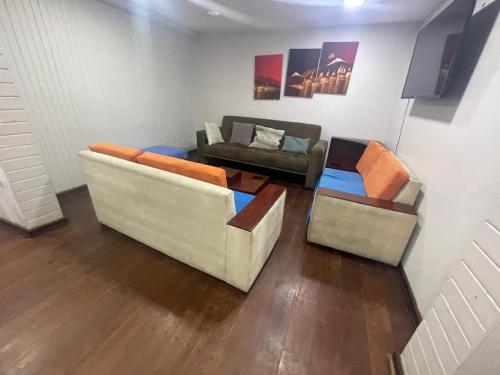 Departamento completo de 4 habitaciones con parqueadero sala comedor y cocina