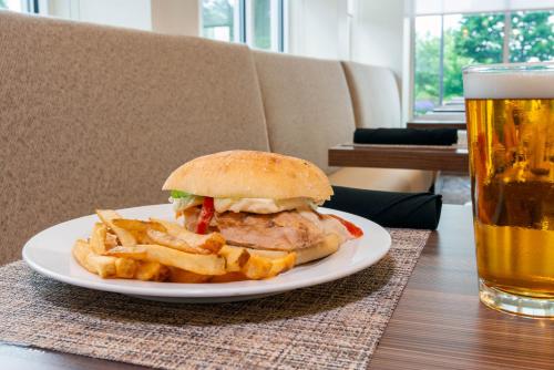 Hilton Garden Inn Wayne - image 9