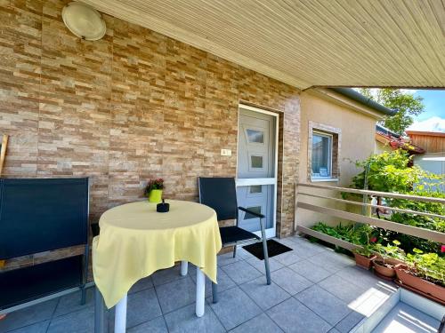 Balkons/terase, Sára Apartman (Sara Apartman) in Buzsak