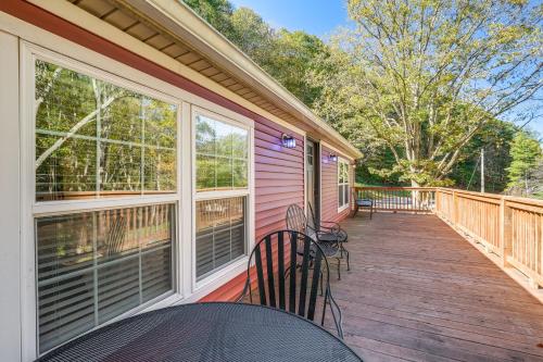 2 Mi to Warm Springs Pools: Home w/ Large Yard! in Warm Springs (VA)