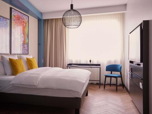 room detail thumbnail 1