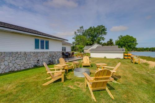 Waterfront Lake Huron Getaway w/ Private Beach in Grind Stone City (MI)