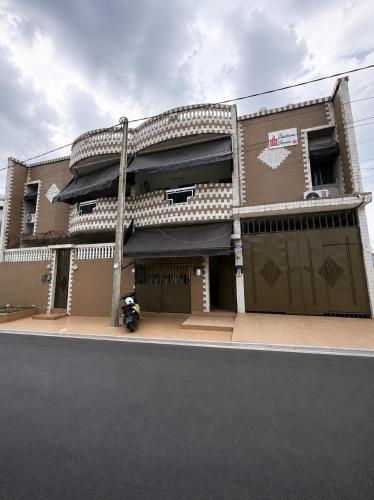 Lakadoume immobilier in อาบิดจัน