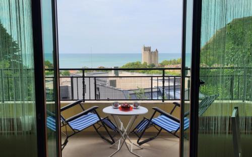 Delphin 10 Sea View Apartment Kavarna – khách sạn tại Kavarna