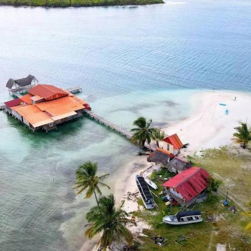 Islas de San Blas cabana sobre el mar Wailidub in El Porvenir