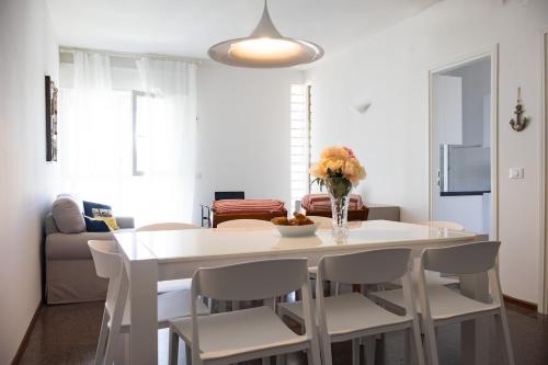 Spacious and central - 5 minutes from the beach