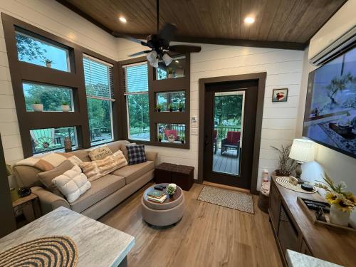 TJS Lake Getaway - image 3