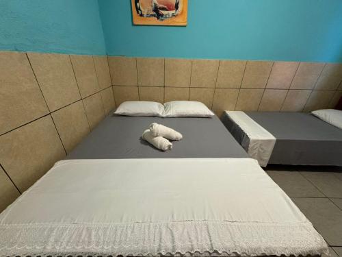 1 double bed, 1 twin bed