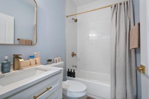 Beautiful Bright 2 bed - Near downtown Chicago - image 9