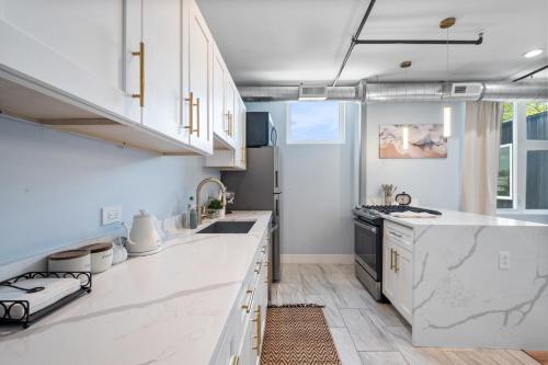 Beautiful Bright 2 bed - Near downtown Chicago in Westchester (IL)