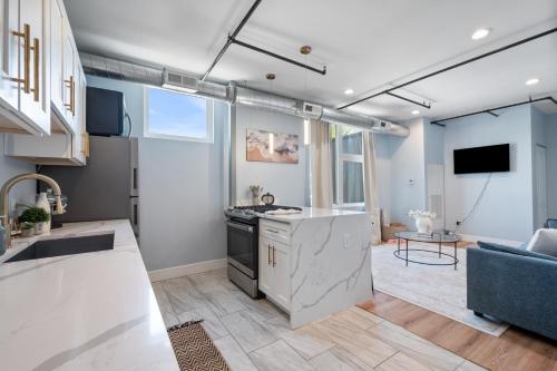 Beautiful Bright 2 bed - Near downtown Chicago in Westchester (IL)