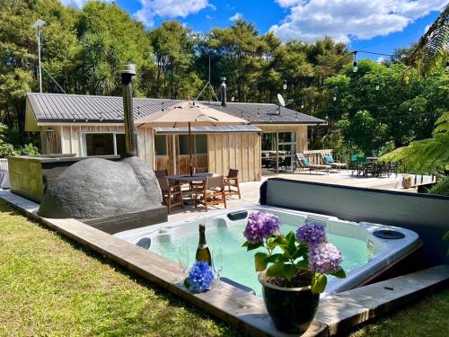 Secluded Bush Retreat in Hikuai