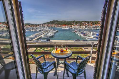 陽台/露台, Apartments by the sea Jezera, Murter - 25262 in 伊利西亞