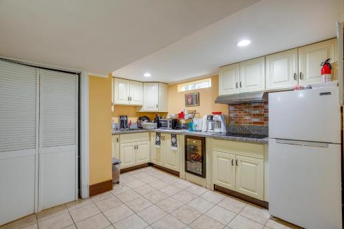 Near Parks & Metra Stations! Chicago Apt w/ Bar in Ashburn