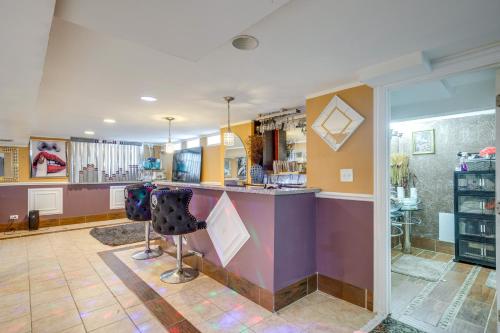 Near Parks & Metra Stations! Chicago Apt w/ Bar in Ashburn
