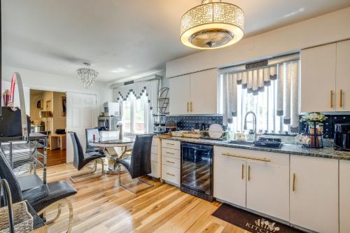 Walk to Stores & Parks! Stylish Chicago Apartment in Ashburn