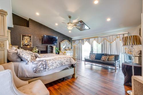 Walk to Stores & Parks! Stylish Chicago Apartment in Ashburn