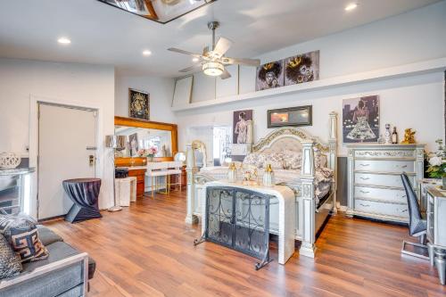 Walk to Stores & Parks! Stylish Chicago Apartment in Ashburn
