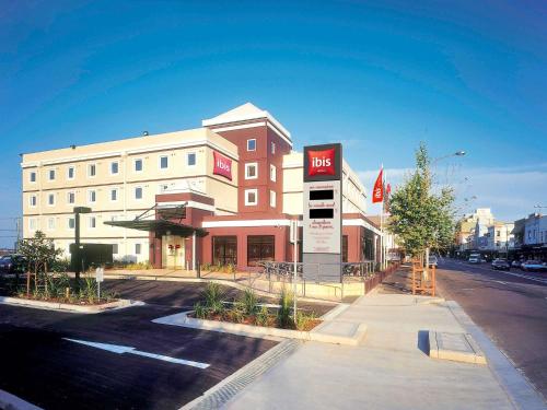 外観, イビス ニューカッスル (ibis Newcastle) near ニューキャッスル空港
