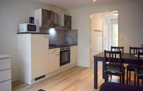 Cocina, Casa Que Admite Mascotas En Ystad Con Wifi (Pet Friendly Home In Ystad With Wifi) in Ystad