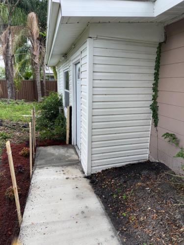 Studio sunshine in Bay Pines