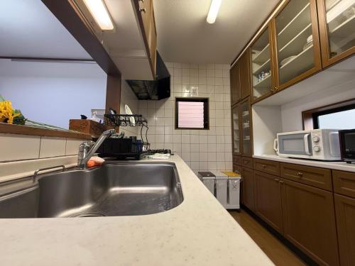 Kitchen, Guest House Hana in Otsu