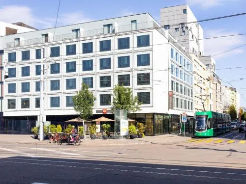ibis Basel Bahnhof in Basel, Schweiz
