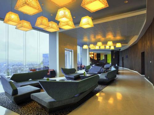 パブ/ラウンジ, ノボテル ランプン ホテル (Novotel Lampung Hotel) in バンダールランプン