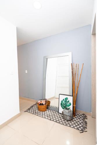 Ideal Home - image 4