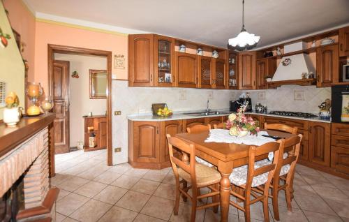 virtuve, Amazing Home In Fabbriche Di Vallico With Wifi in Fabbriche di Vallico