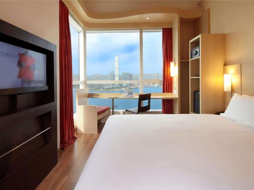 Ibis Hong Kong Central & Sheung Wan Hotel near Luck-in Restaurant