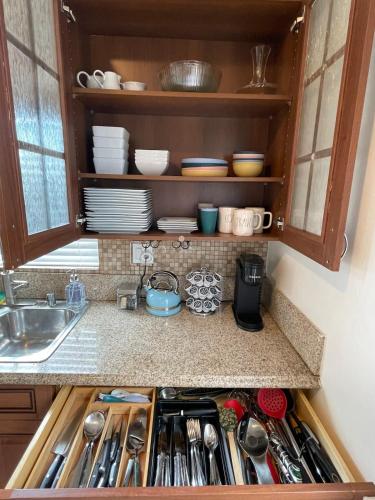 Spacious Family Oasis - Parking & Fenced Yard