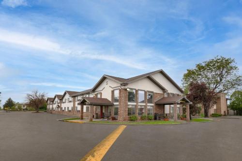 Super 8 by Wyndham Longmont/Twin Peaks