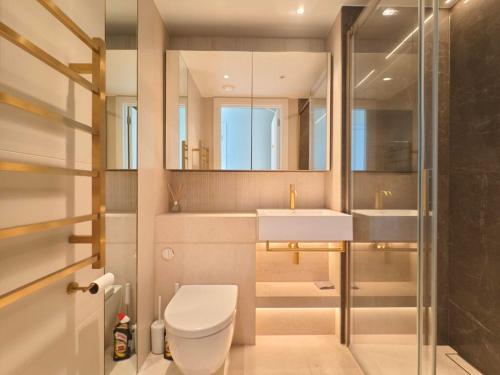 Luxury 3BR Apartment - Westfield & Central Line - main image