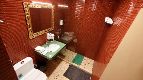 room detail thumbnail 2
