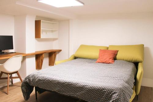 Quiet apartment near Daumesnil metro station - image 3