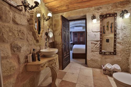 Elika Cave Suites - image 3